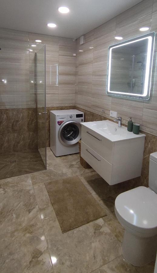 New J22, Free Private Parking, Terrace, Self Check-in Kaunas